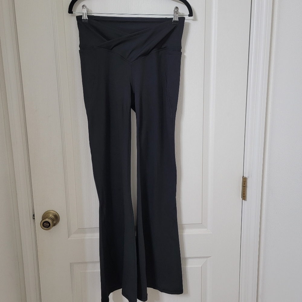 Pureluxe Size S Black Low-Rise Crossover Flare Legging - Picture 2 of 14